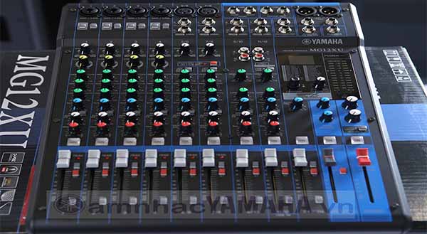 Mixer analog Yamaha MG12XU